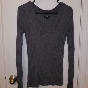 Ribbed v-neck sweater